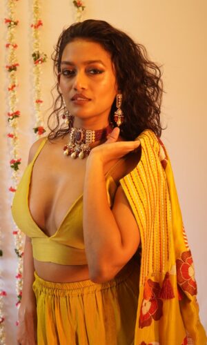 Amara Sherwani  -  Narayani Adukia 17